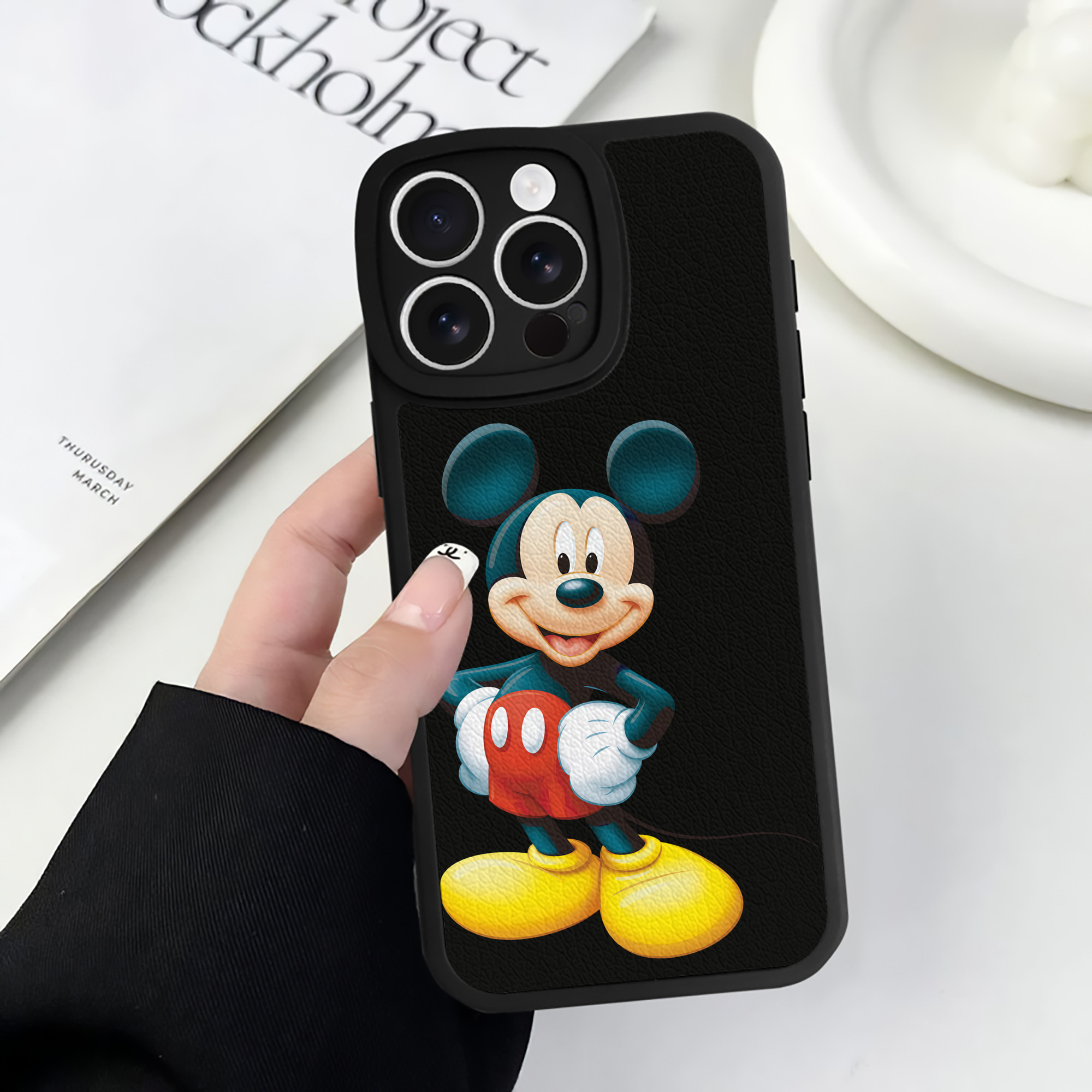 （画像用） ミッキーマウス Mickey Mouse 【iPhone 16シリーズ対応】シリコンスマホケース（レザー調） 材質：シリコン